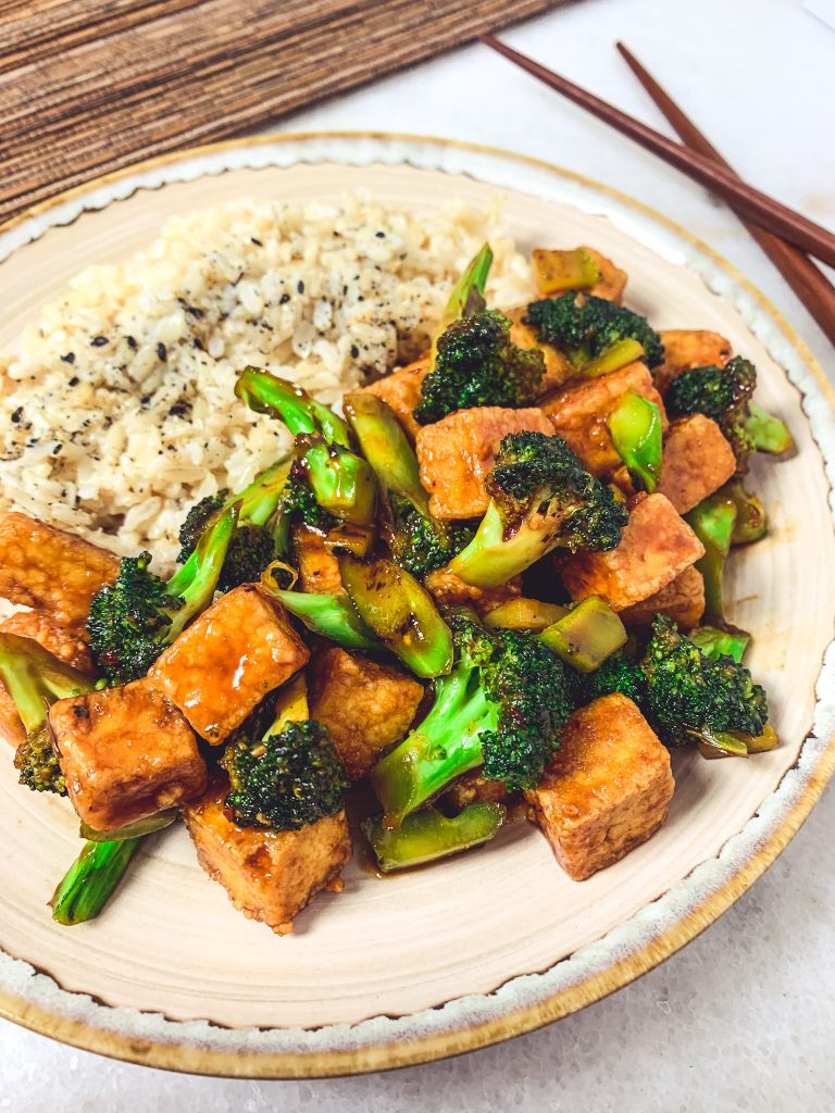 Crispy tofu and lightly sauteed broccoli coated in a hoisin sauce and served with brown rice.